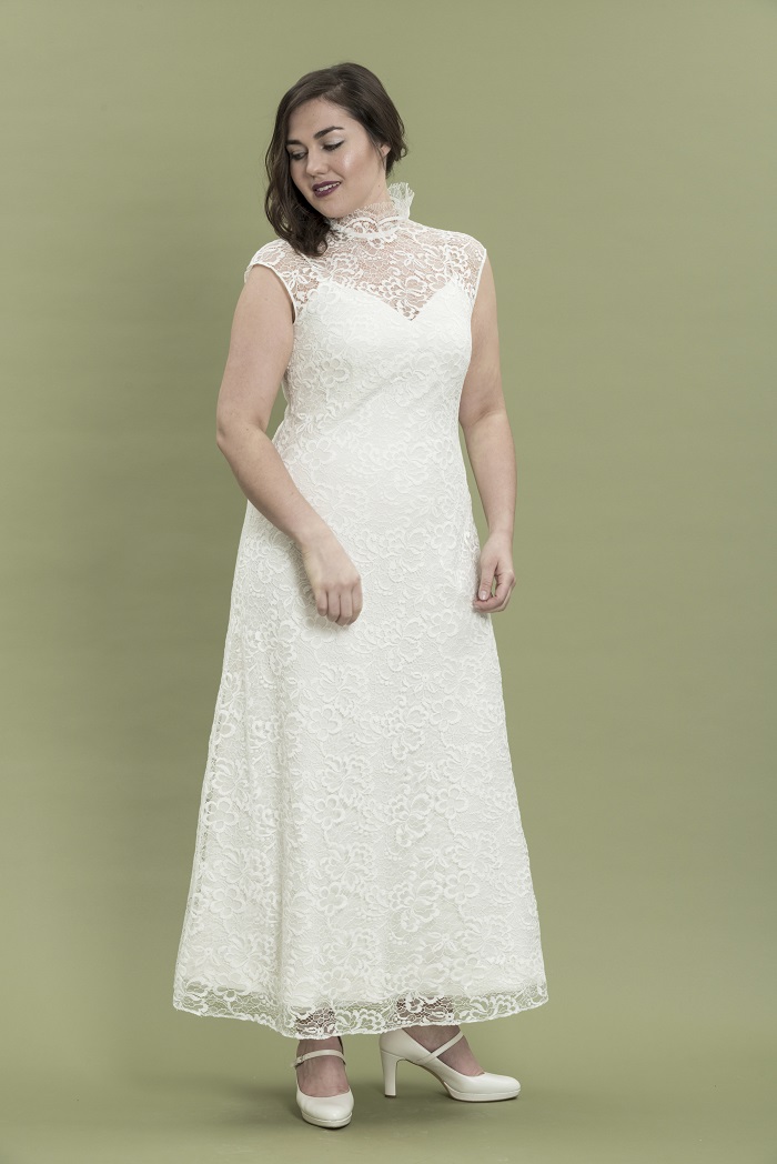 brautkleid-thereseundluise-kathinka-curve-spitze-allover-stehkragen