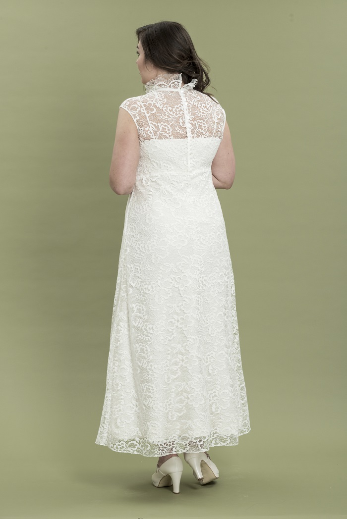 brautkleid-thereseundluise-kathinka-curve-spitze-allover-stehkragen