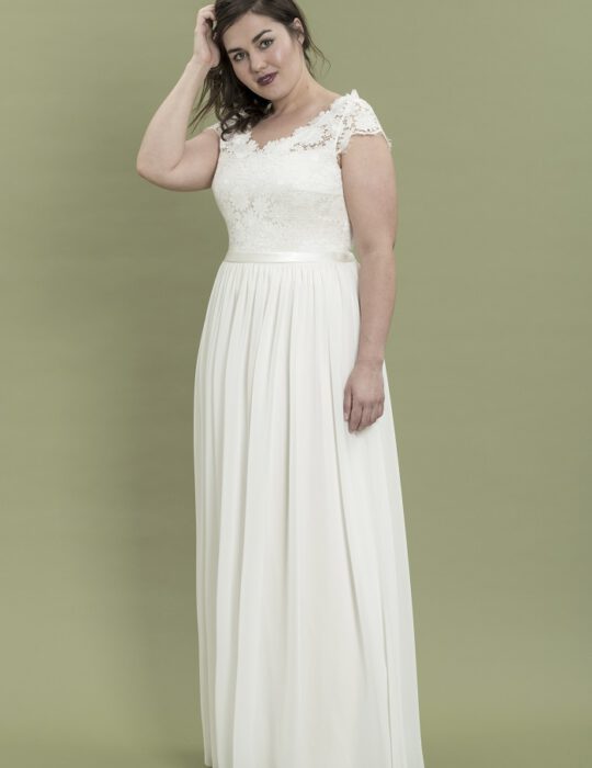 brautkleid-thereseundluise-karla-curve-spitze-georgett-v-ausschnitt