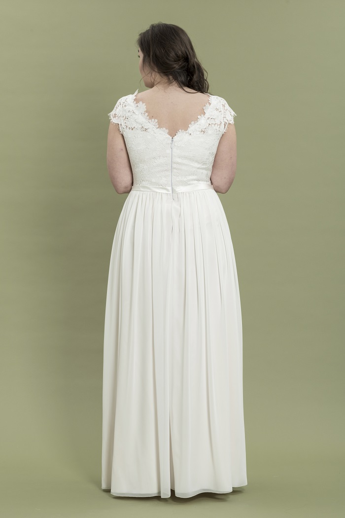 brautkleid-thereseundluise-karla-curve-spitze-georgett-v-ausschnitt