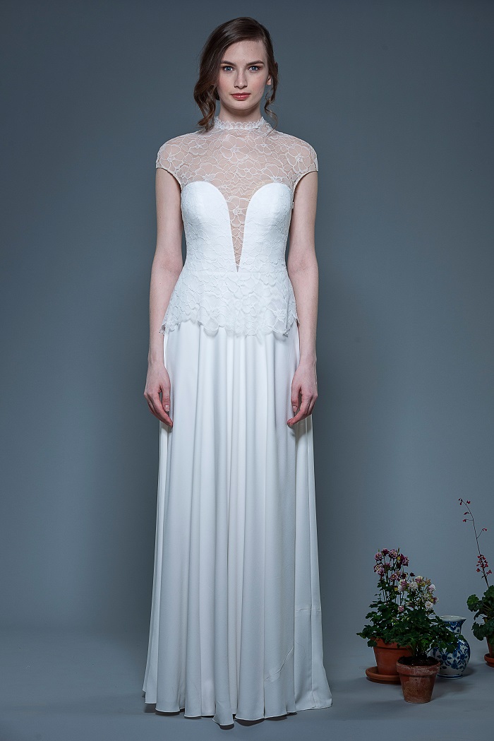 Brautkleid-Leonie-thereseundluise-spitze-tiefer-Ausschnitt-vorne-und-hinten