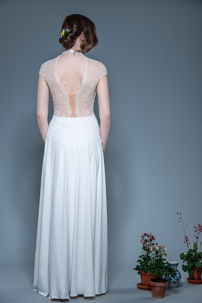 Brautkleid-Leonie-thereseundluise-spitze-tiefer-Ausschnitt-vorne-und-hinten