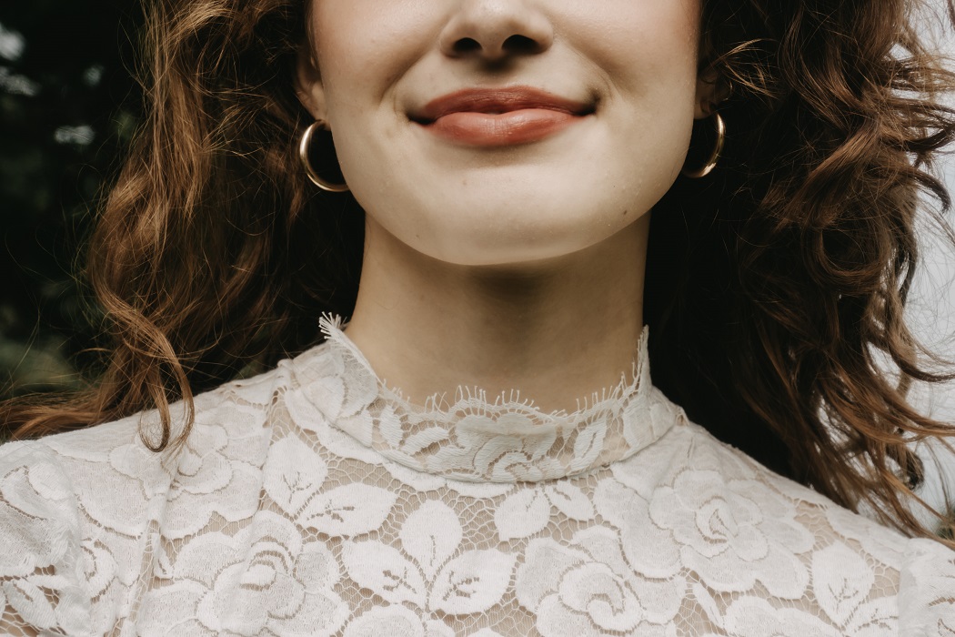 thereseundluise-brautkleid-nadette-spitze-mit-georgett-langer-ärmel-tiefer-rücken